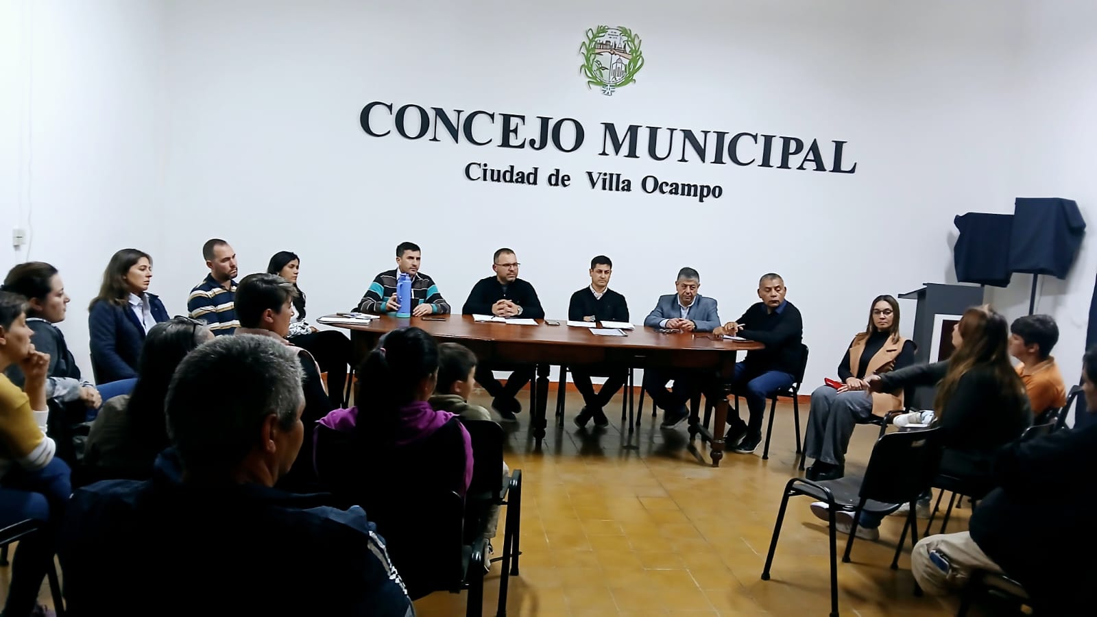Reunión con vecinos de los Bº Oeste y Cáritas
